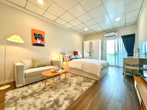 Modern Thai Hideout, Thung Si Kan