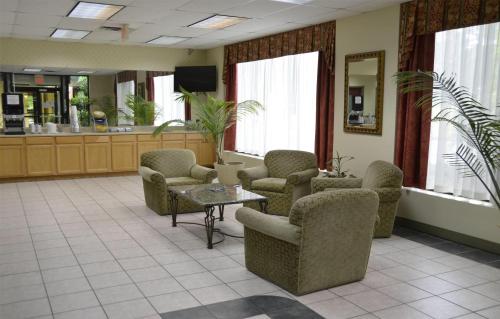 Days Inn by Wyndham Luray Shenandoah, Лурей (фото 8)