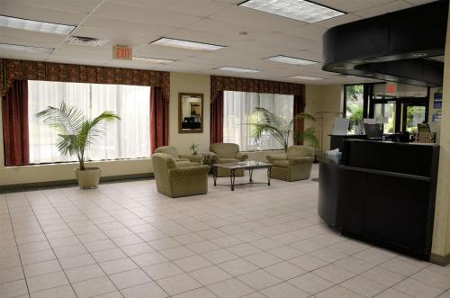 Days Inn by Wyndham Luray Shenandoah, Лурей (фото 9)
