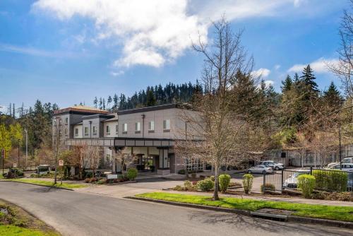 Comfort Suites Eugene - image 8