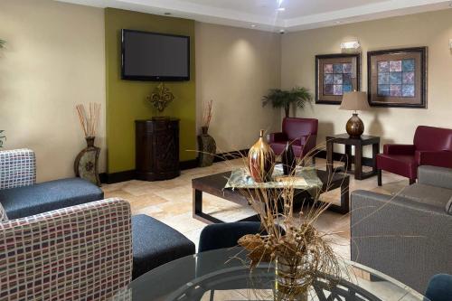 Fuajee, RODEWAY INN & SUITES WINNFIELD in Winnfield (LA)