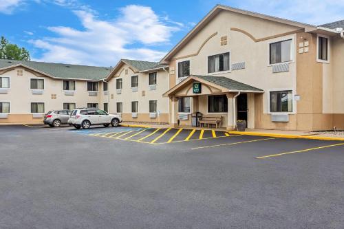 Quality Inn & Suites Howe - Sturgis - 숙소 외관