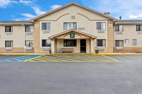 Quality Inn & Suites Howe - Sturgis - 숙소 외관