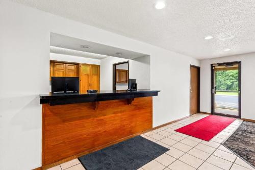 Quality Inn & Suites Howe - Sturgis - 로비