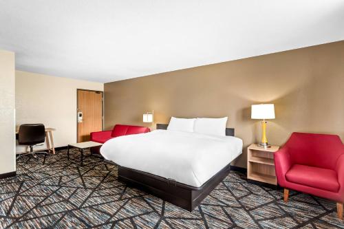 Quality Inn & Suites Howe - Sturgis
