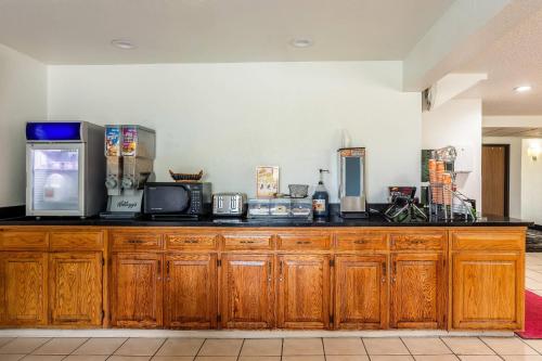 Quality Inn & Suites Howe - Sturgis - 식음료(F&B)