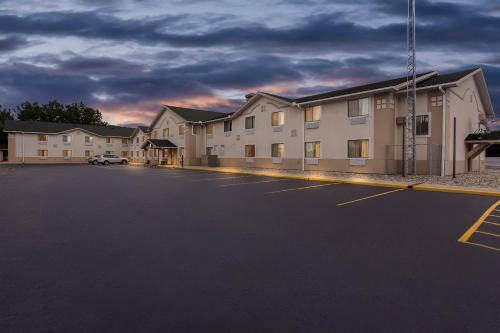 Quality Inn & Suites Howe - Sturgis - 편의 시설/서비스