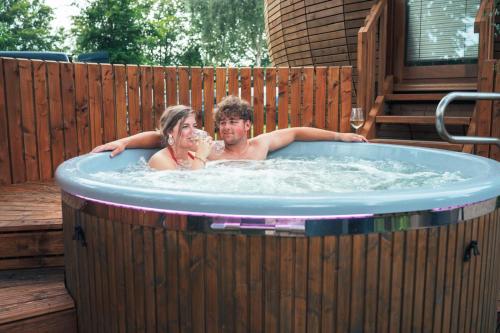 Pezsgőfürdő, The Nutshell met hottub en sauna | 2 personen in Verspreide huizen Neede