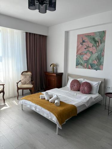 Sarah Home, Bucarest