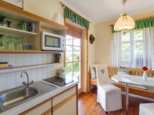 кухня, Holiday Home in Styria near Thermal Spas in Лоіперсдорф