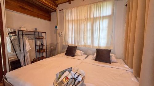 2 twin beds