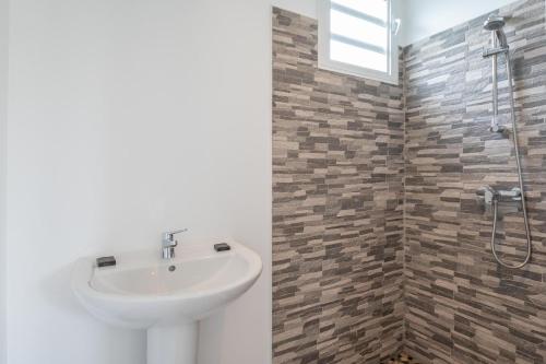Shower, La fleur des iles - Maison Climatise pour 4 in Morne-A-l'Eau