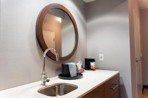 Hampton Inn Turnersville - image 8