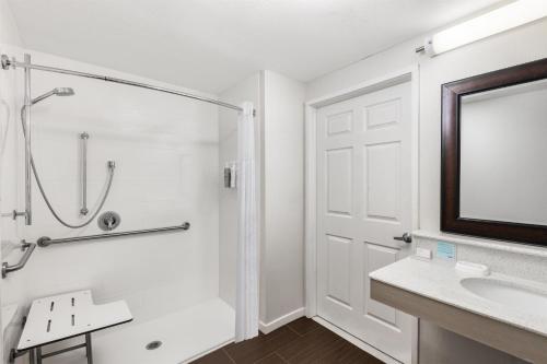 Hampton Inn Portland East - image 6