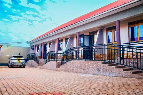 Boys II Men Executive GuestHouse in Karuma