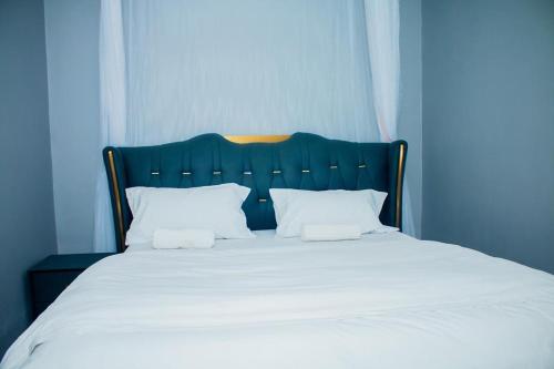 Boys II Men Executive GuestHouse in Karuma