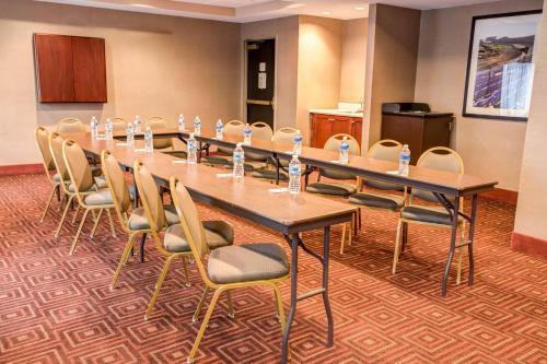 Comfort Suites Concord Mills - image 4