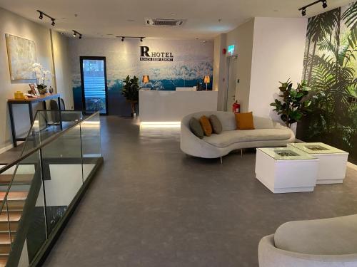 R Hotel Aeropod in Tanjung Aru