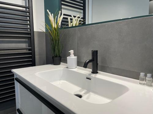 CITY CENTER - Modern flat with PARKING and WIFI - Apt B, Bergamo (fotografie 7)