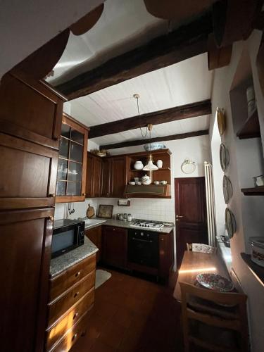 virtuve, La Casa della Nonna in stile antico in Castel del Rio
