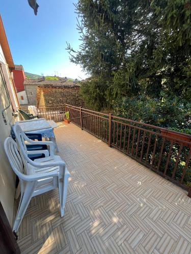 Balkons/terase, La Casa della Nonna in stile antico in Castel del Rio