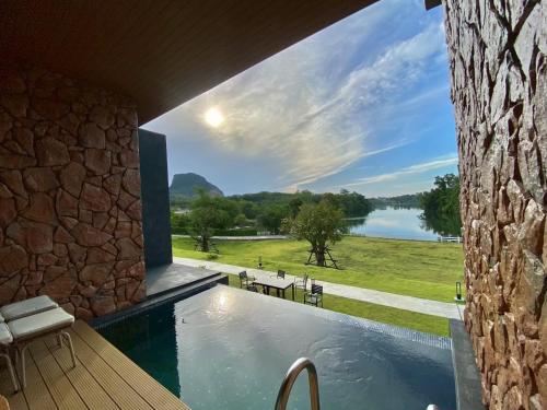 รามโรมวัลเลย์รีสอร์ท Ramrom Valley Resort in Ron Phibun