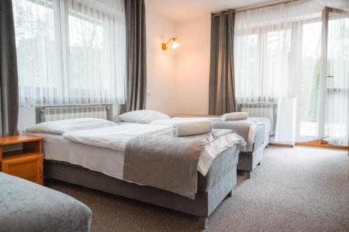 3 twin beds