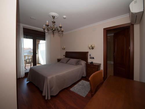 Pensión Residencia A Cruzán - image 14