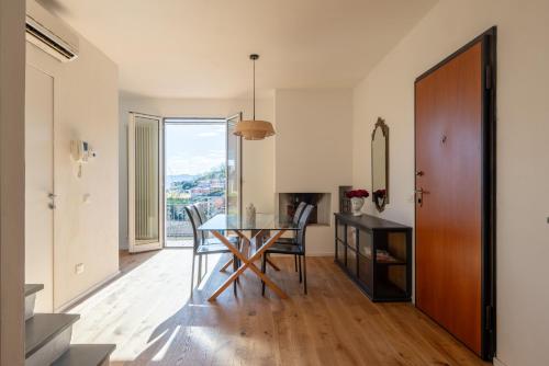Casa Sarina Modern apartment with city and sea view up to 6 ppl garage included