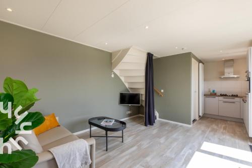 Gezellige vakantiewoning met een zonnig terras en weids zicht over polders bij Serooskerke in Serooskerke (Zeeland)