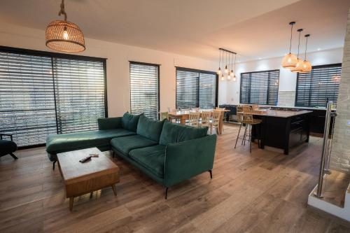 Mialee's Resort in Neot Golan