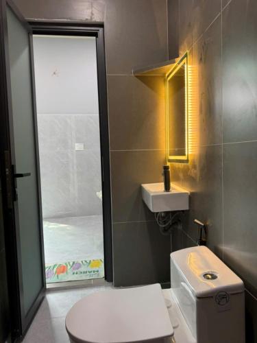 room detail thumbnail 2