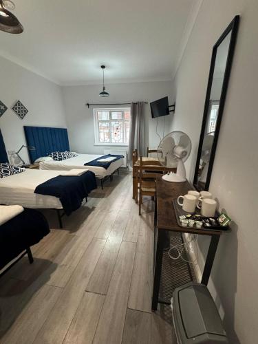 room detail thumbnail 0