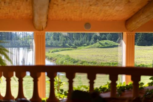 Las Ainavas, guest house with 5 spacious rooms, pool and sauna in Milzkalne