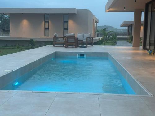 Piscina, Outskirts Resort in Winneba