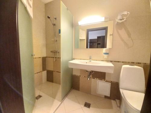 Zimmer mit 2 einzelbetten, dusche