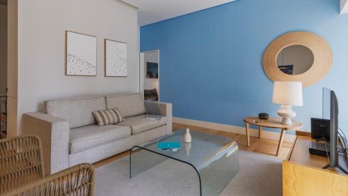 Charming 2BDR Santos Apartment by LovelyStay, Лиссабон