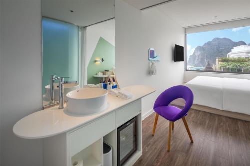 room detail thumbnail 1