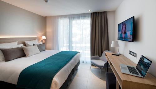 1 queen bed