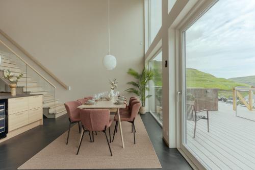 Palvelut, Hotel Vík - 3 BR Wellness Townhouses with Sauna, Jacuzzi & Panoramic Views (Hotel Vik - 3 BR Wellness Townhouses with Sauna, Jacuzzi & Panoramic Views) in Gjogv