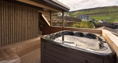 poreamme, Hotel Vík - 3 BR Wellness Townhouses with Sauna, Jacuzzi & Panoramic Views (Hotel Vik - 3 BR Wellness Townhouses with Sauna, Jacuzzi & Panoramic Views) in Gjogv