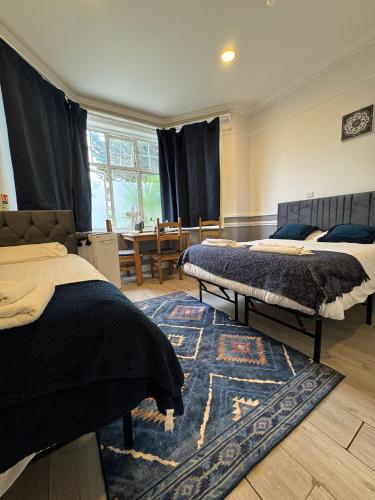 room detail thumbnail 1