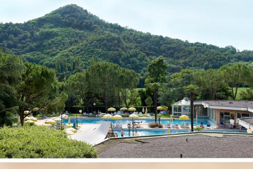 Camera singola, vista sulla piscina