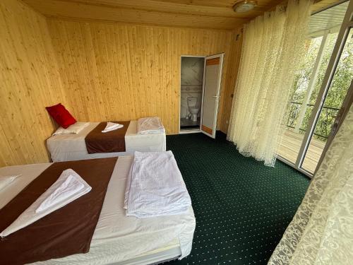 ISKANDARKUL GUEST HoUSE in 坎喬奇