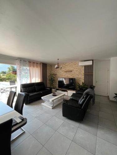 Maison de campagne dans les Pyrénées -option piscine en été (Maison de campagne dans les Pyrenees -option piscine en ete) in Eup