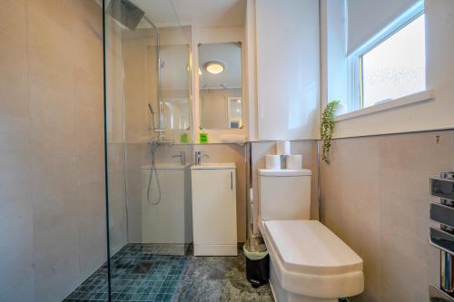 Stunning 1 Bedroom 4 Guest Flat by Anfield Stadium, Liverpool (photo 5)