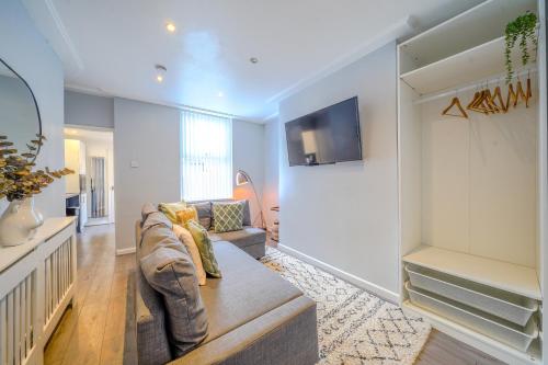 Stunning 1 Bedroom 4 Guest Flat by Anfield Stadium, Liverpool (photo 3)
