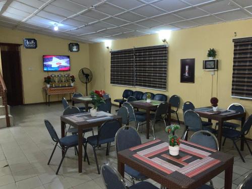 Shared lounge/TV area, Optizee Hotel & Suites in Ojodu