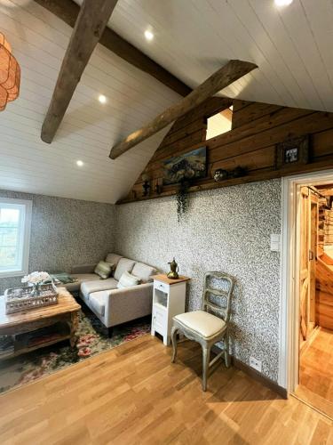 Зовнішній вигляд готелю, Restored Farmhouse By The Sea In Kvalheim in Рудеберг