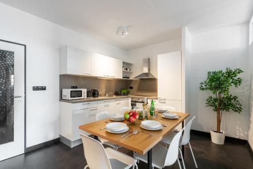 3 bedroom apartment near center of Prague
